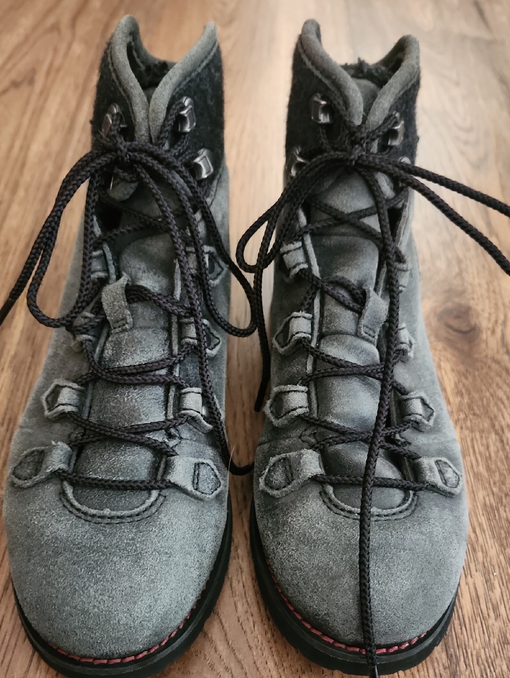 The North Face Gray Suede Lace-Up Outdoor Boots